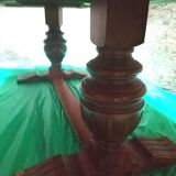 Grande table basse en marbre crème, piètement en bois de merisier massif