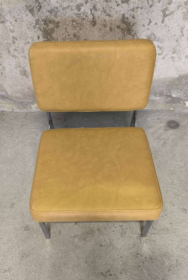 Chauffeuse vintage de style moderniste