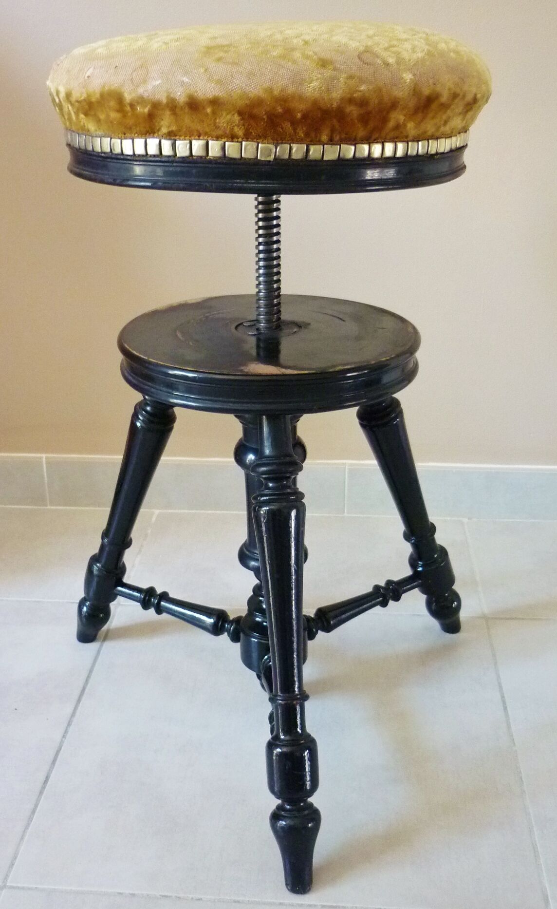 Piano stool of period and style Napoleon III, XIXth, tripod, blackened wood, adjustable