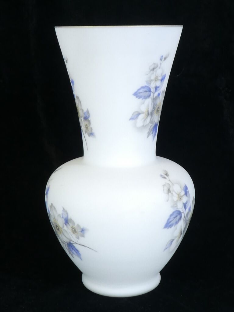 Vintage vintage floral decoration opaque glass vase 50 years