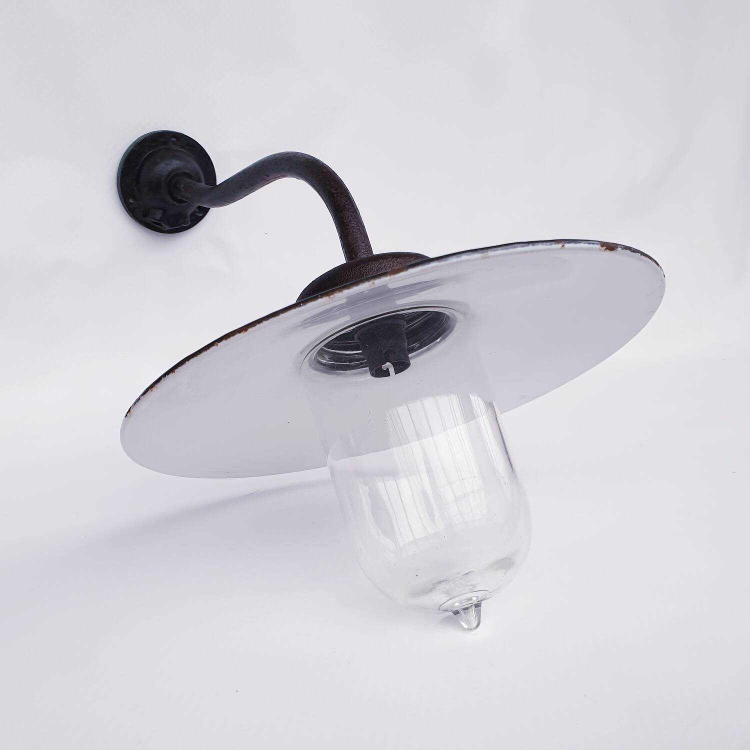 Antique enamelled courtyard lamp