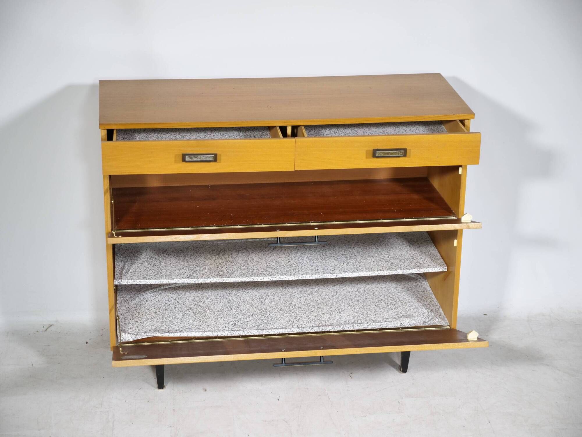 Cabinet à chaussures de style mid-century en bois d'orme, années 1960