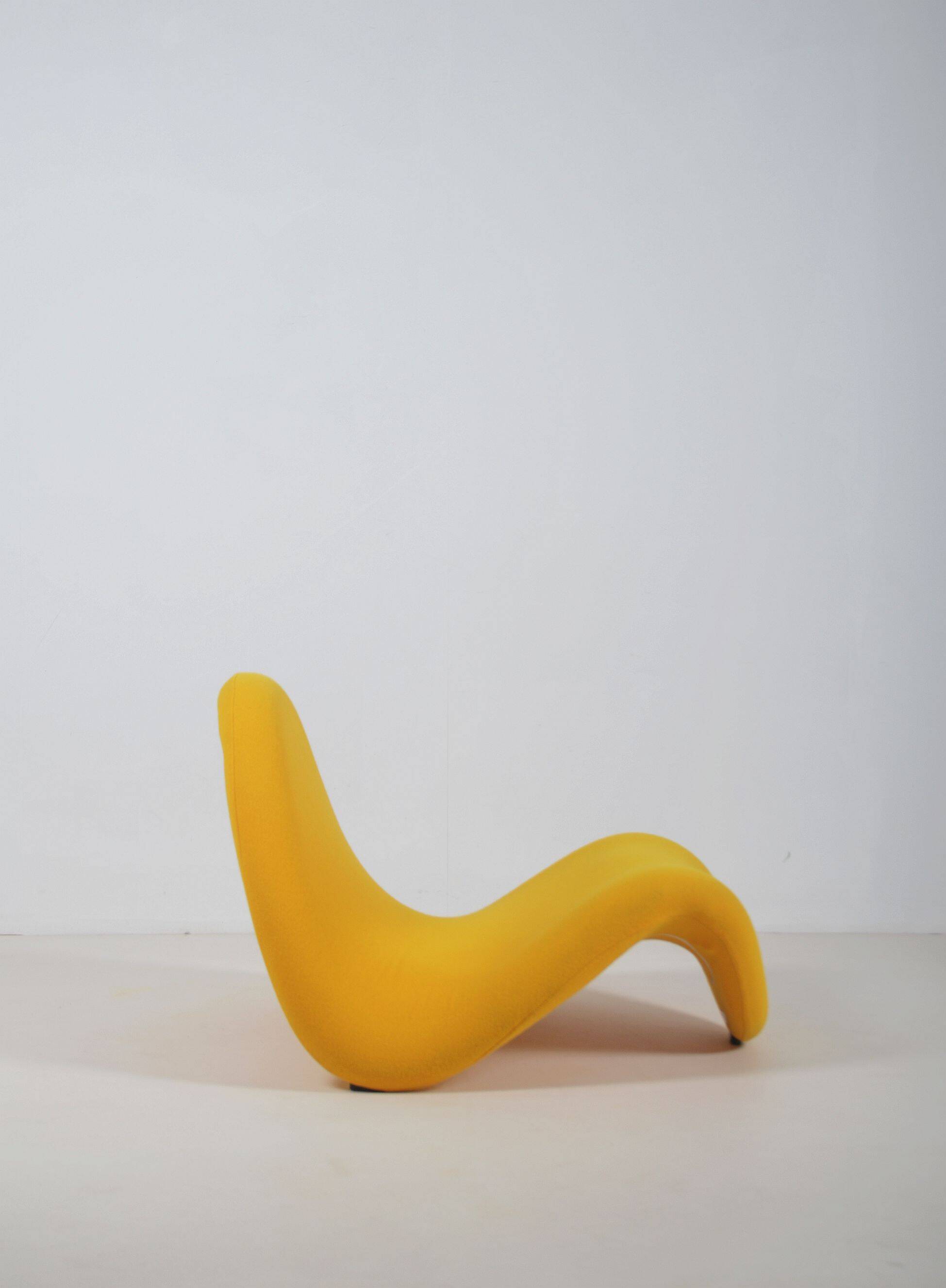 Yellow F577 Tongue designed by Pierre Paulin for Artifort