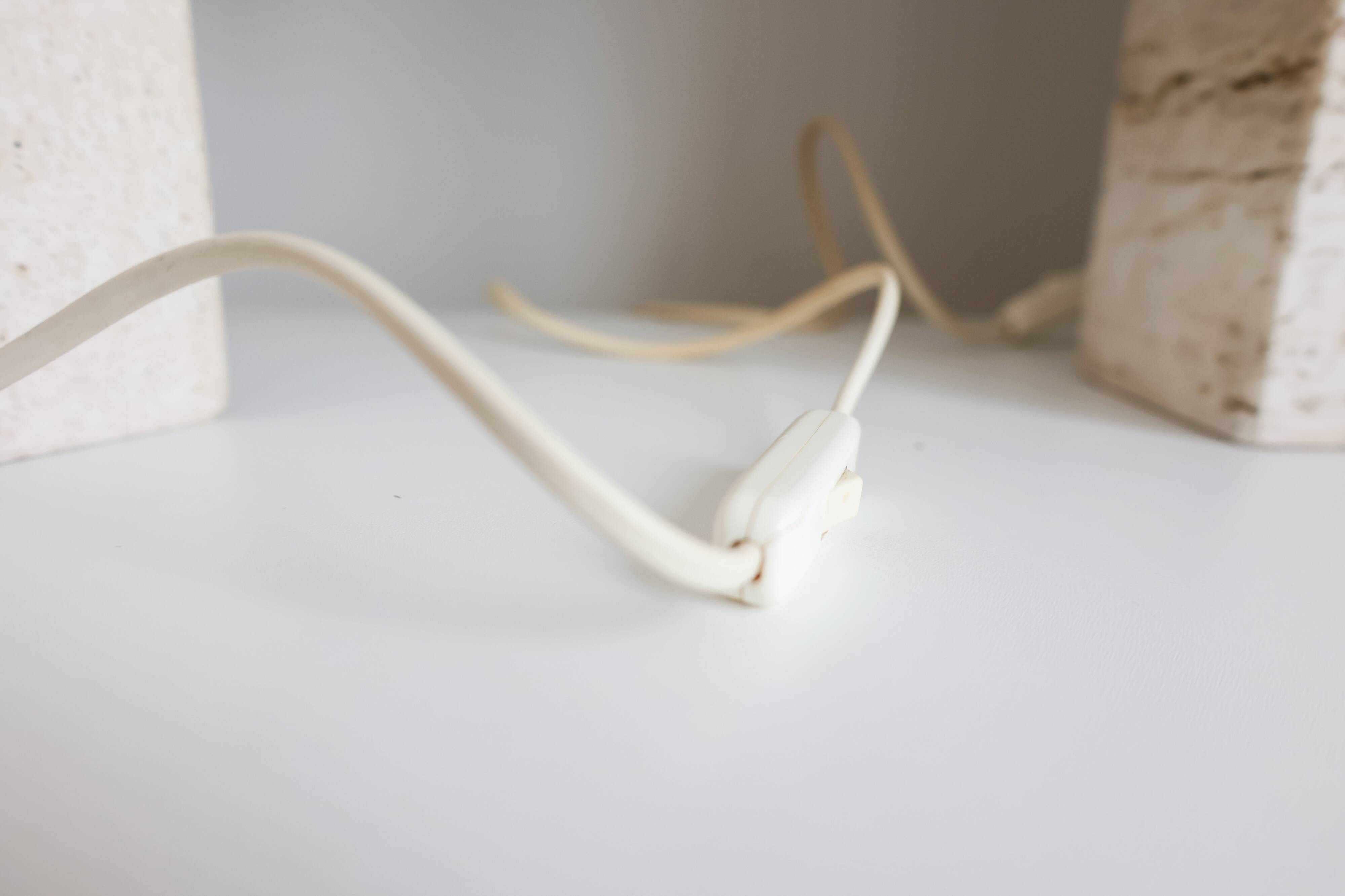 Paire de lampes de table en travertin en forme d'éléphant, signées Fratelli Mannelli, années 1970, Italie