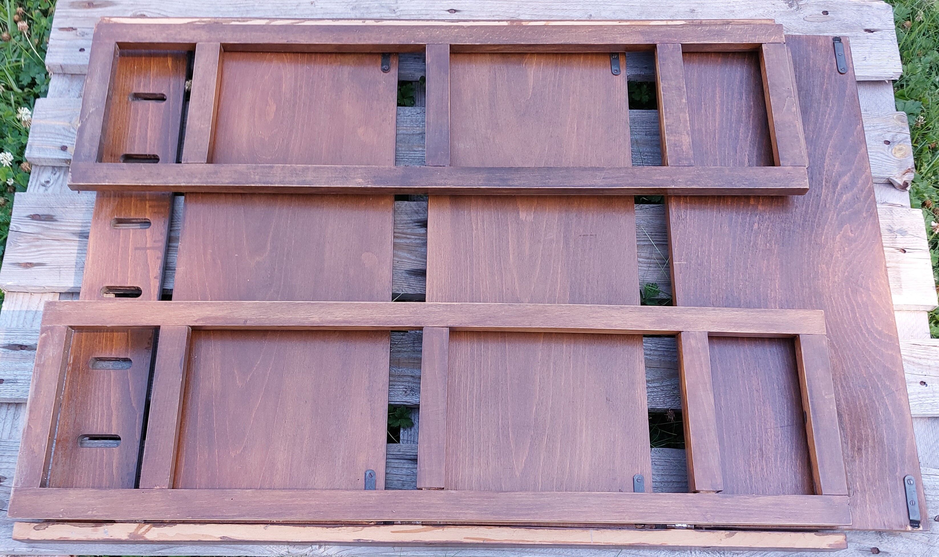 Folding wooden shelf
