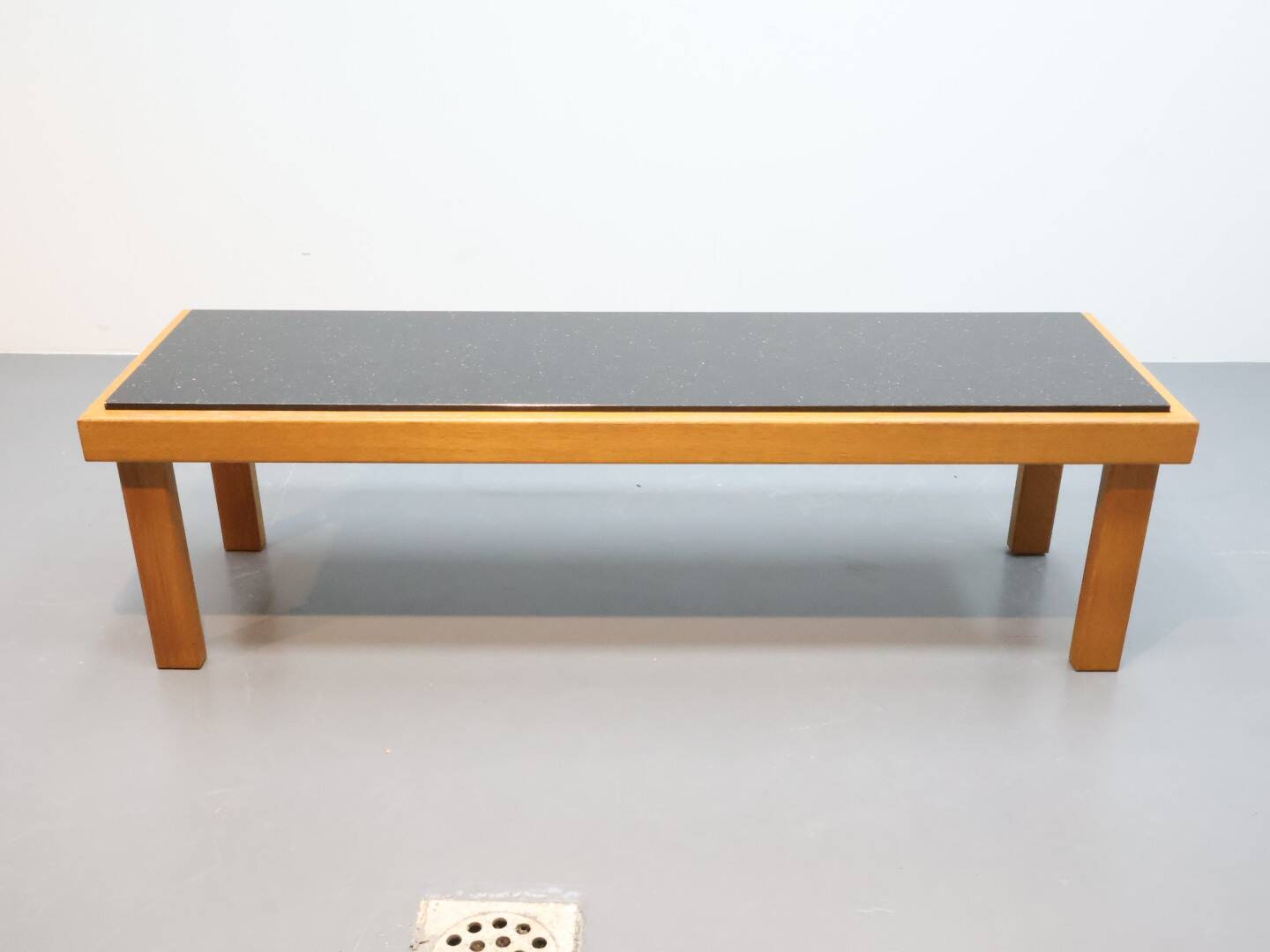 Vintage sidetable salontafel eikenhout graniet handgemaakt