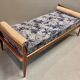 Canapé lit ou daybed velours et liège gris 1950