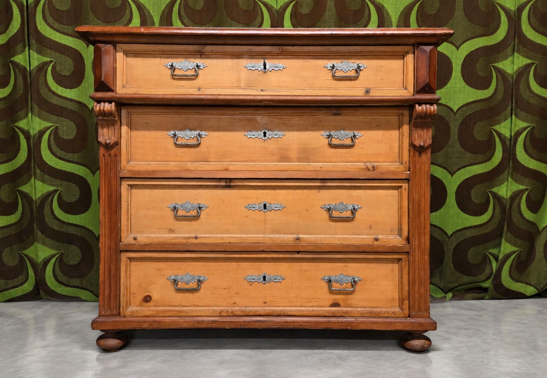 Commode art déco sapin massif 