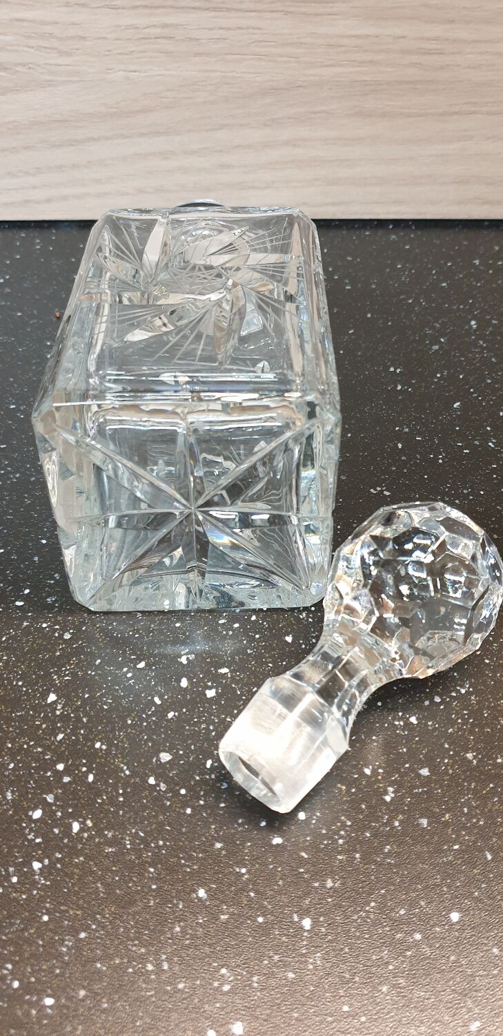 Cut crystal decanter