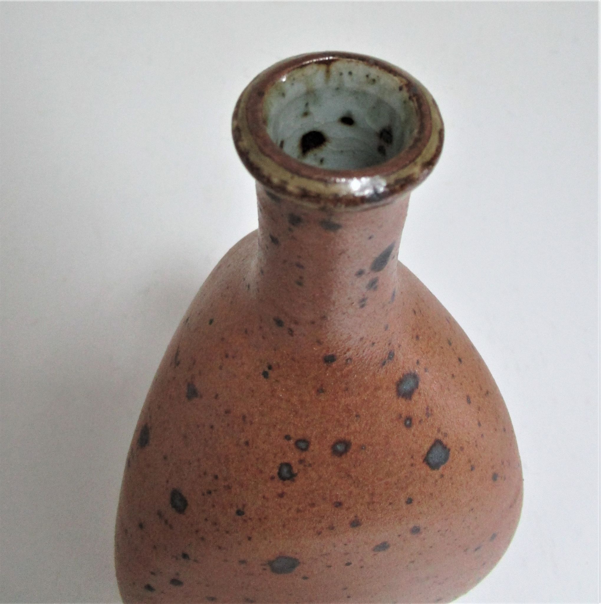 Soliflore vase in pyrite sandstone with three vintage faces