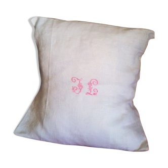 Coussin damassé blanc monogrammes fleuris rouges j l