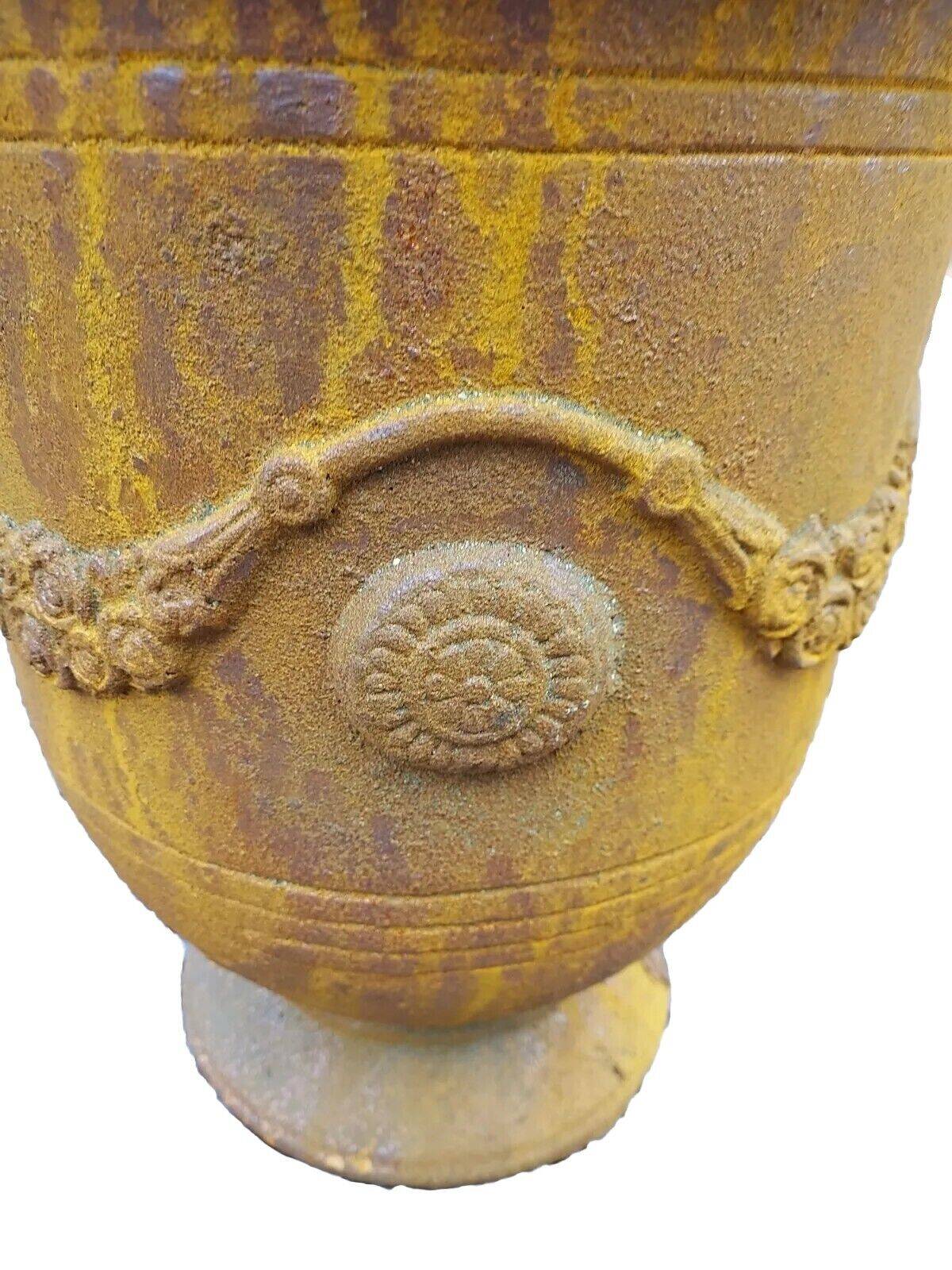 Anduse Medici vase in cast iron