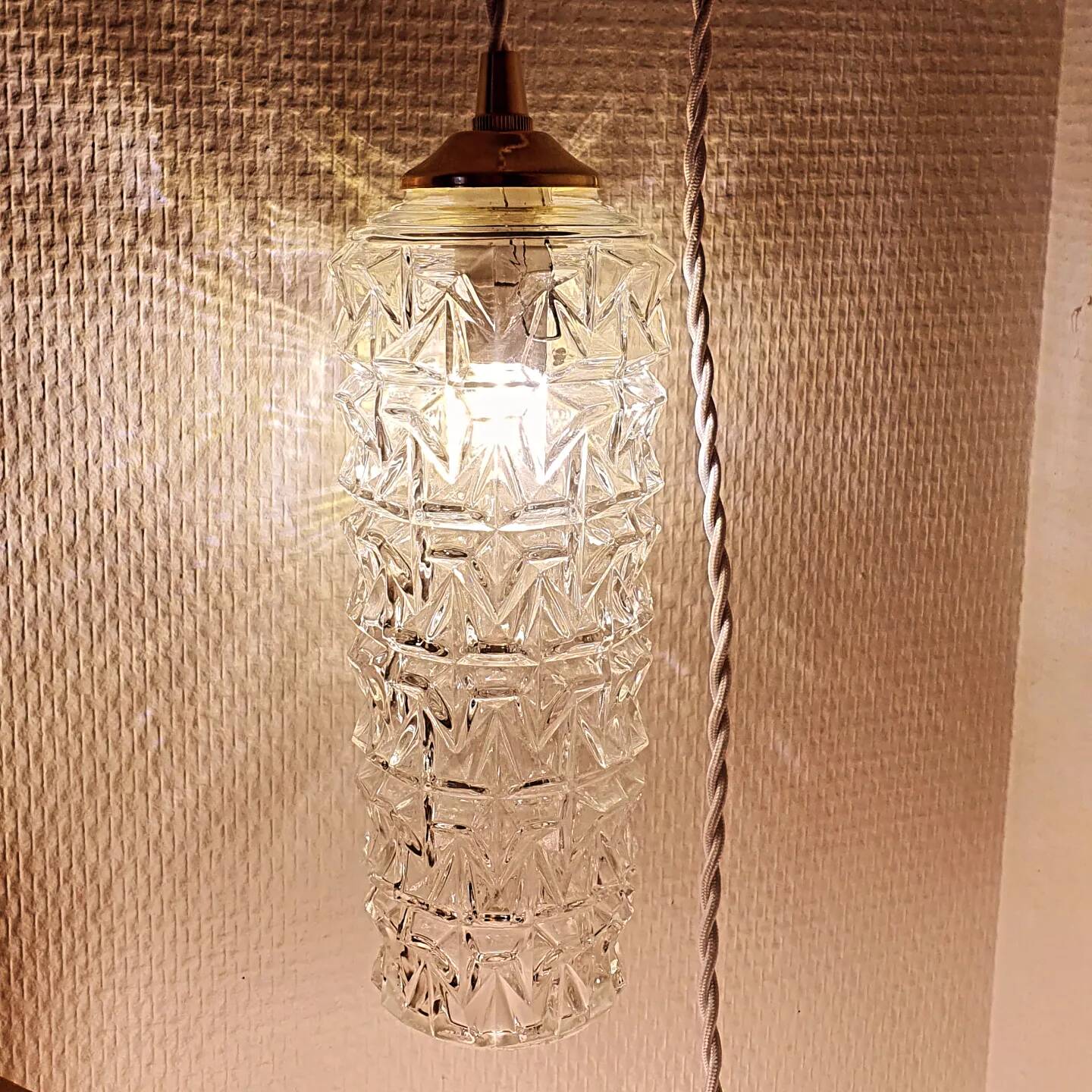 Chiseled glass walking lamp