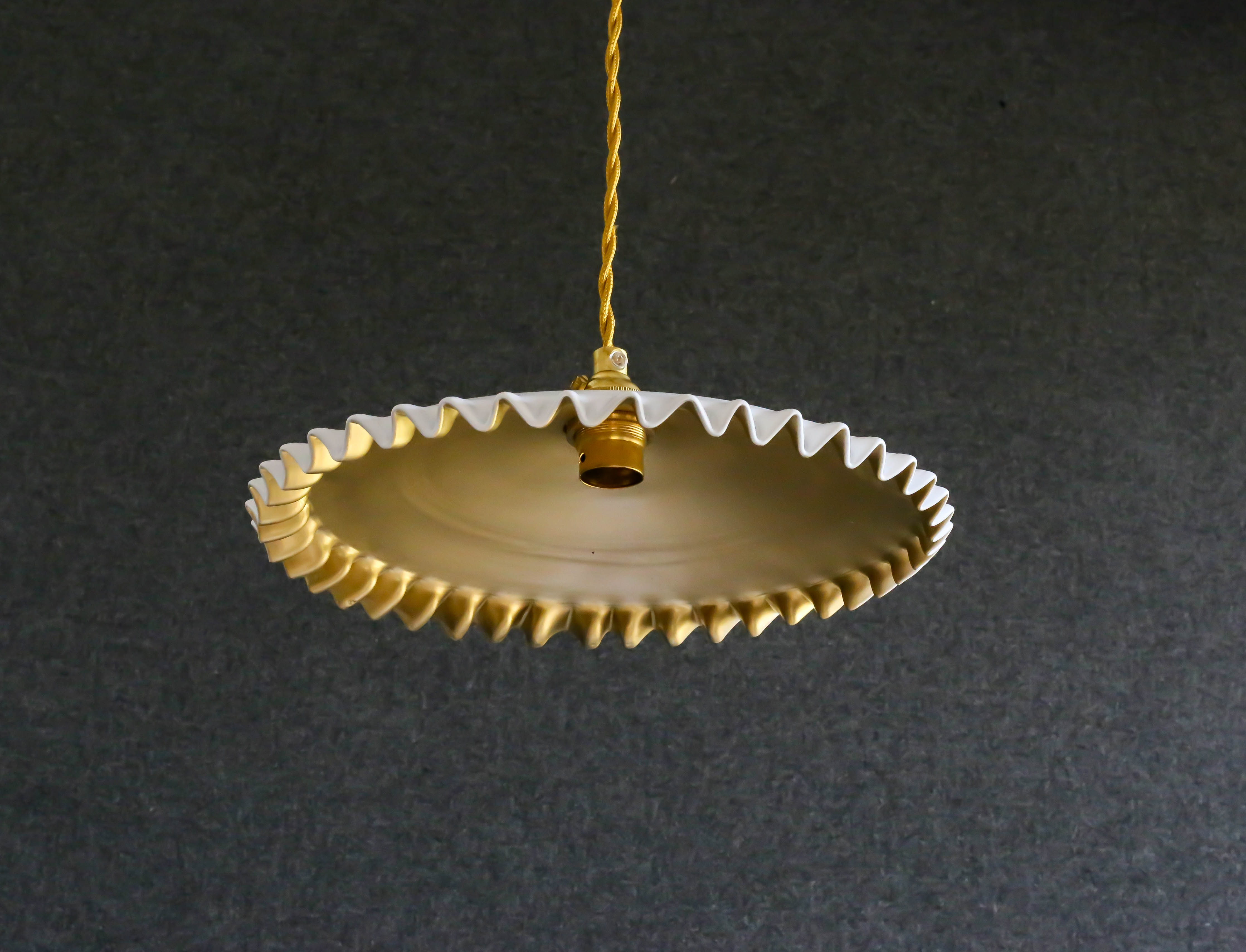 Pendant lamp in opaline