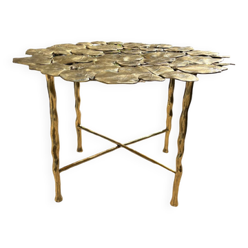 Table basse en laiton sculptée à décor ginkgo