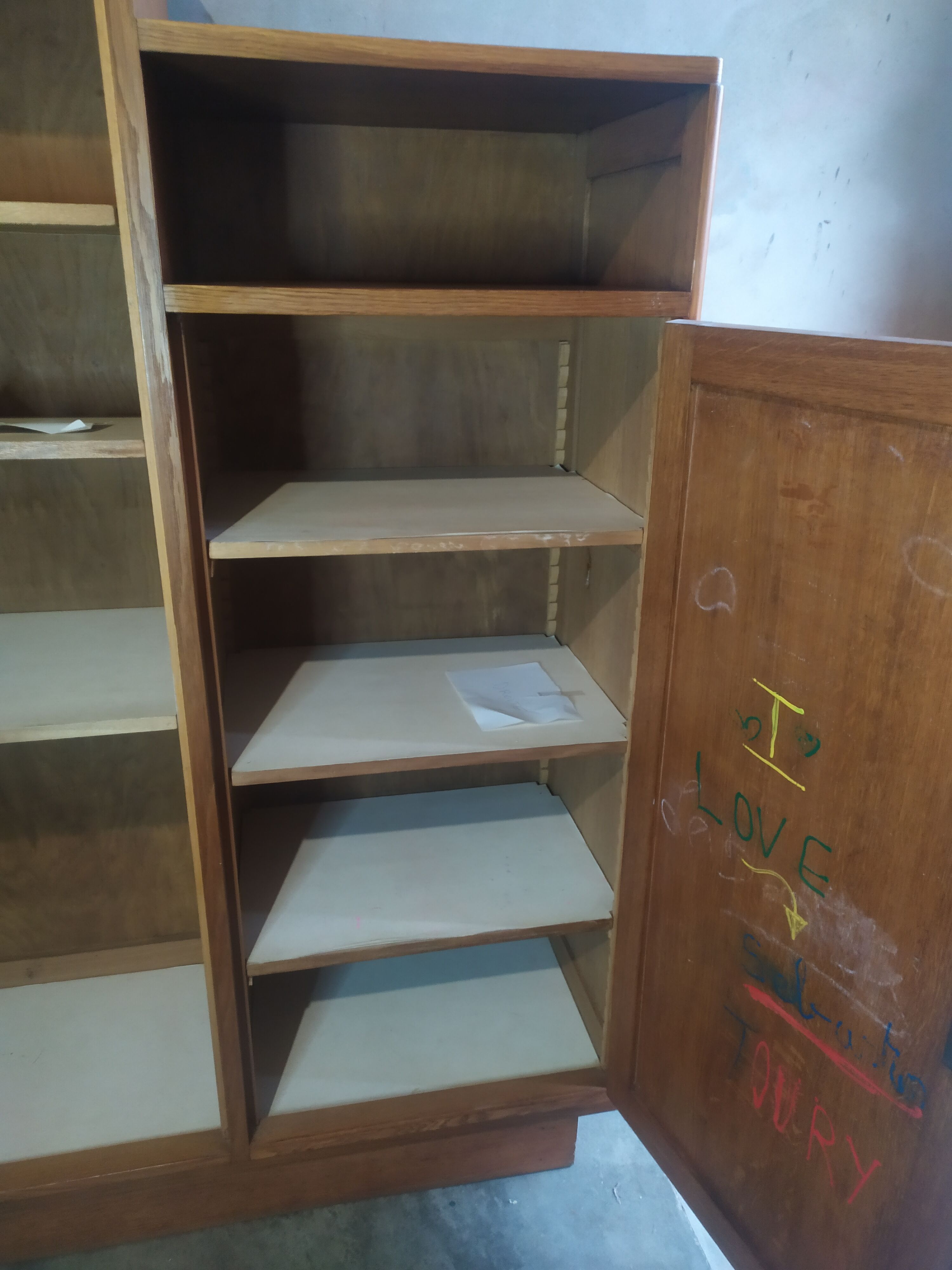 Asymmetrical cabinet