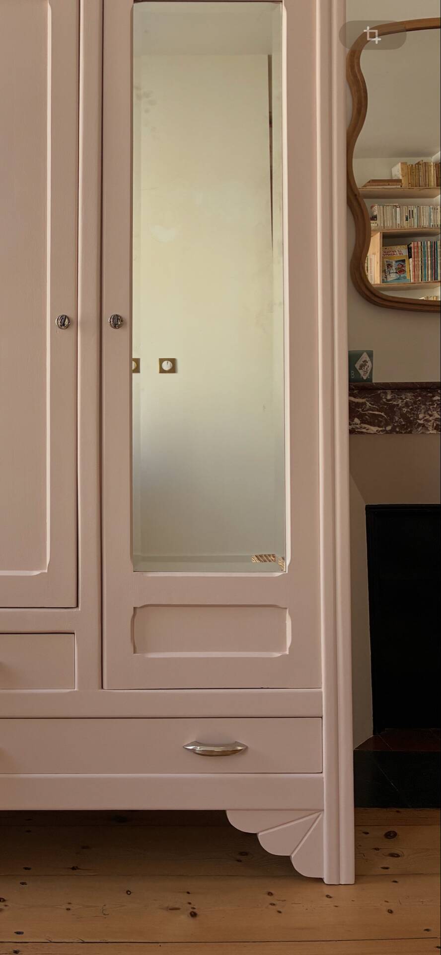 Armoire de style Art Déco colorée