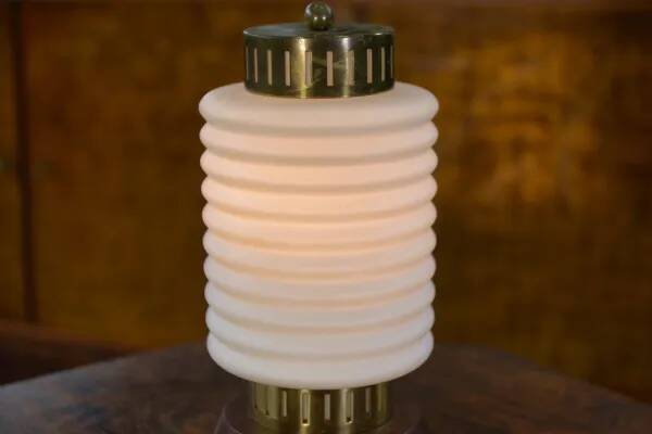Lampe à poser scandinave avec opaline 1960’s