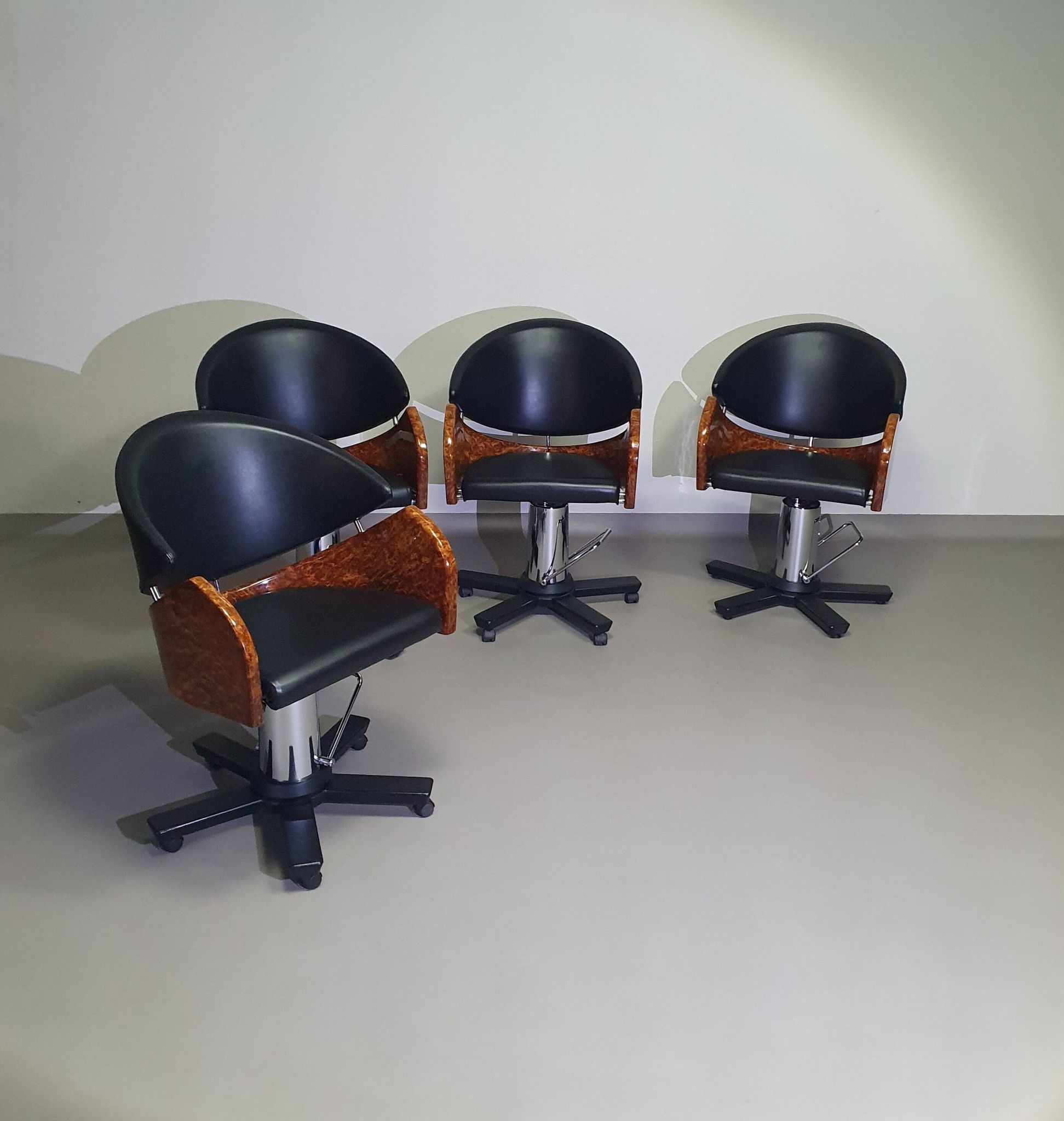 4 chaises de barbier italiennes des années 80, réglables en hauteur