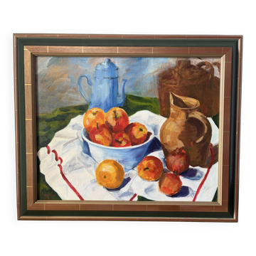 Nature morte aux pommes, cruche, cafetière signée Suzanne Marq