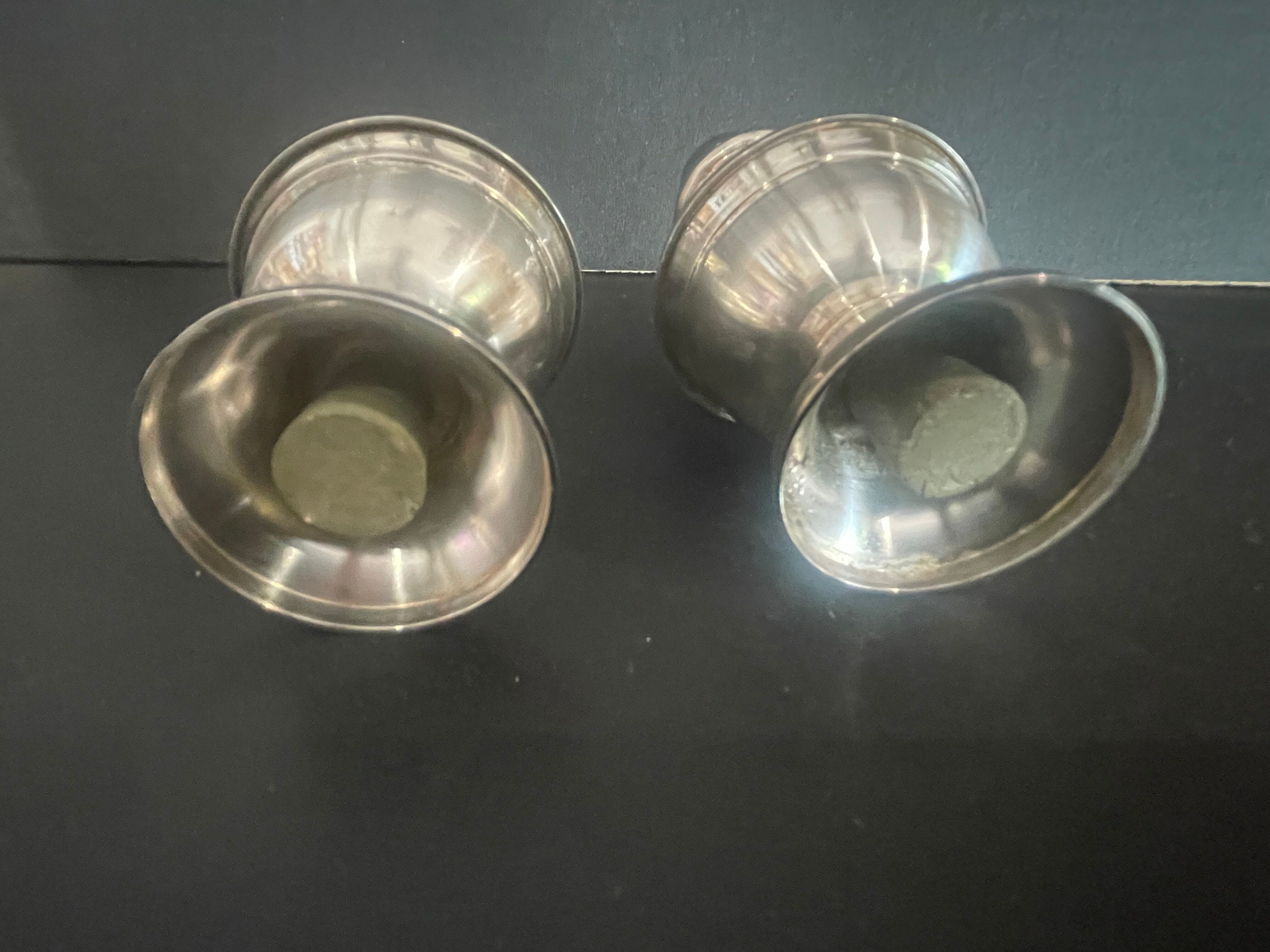 Pair of salt salt shakers pepper in silver metal