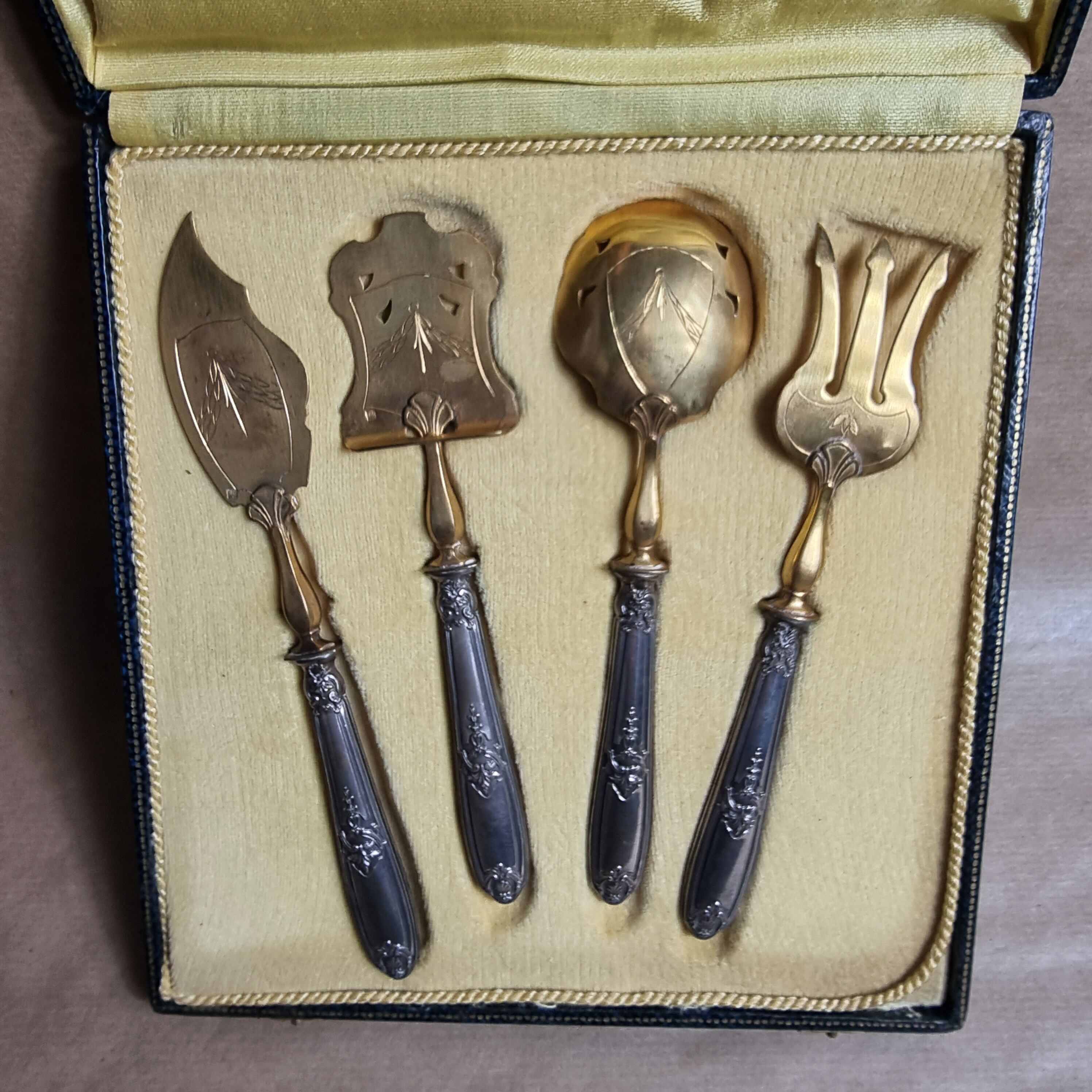 Set of cutlery with silver vermeil