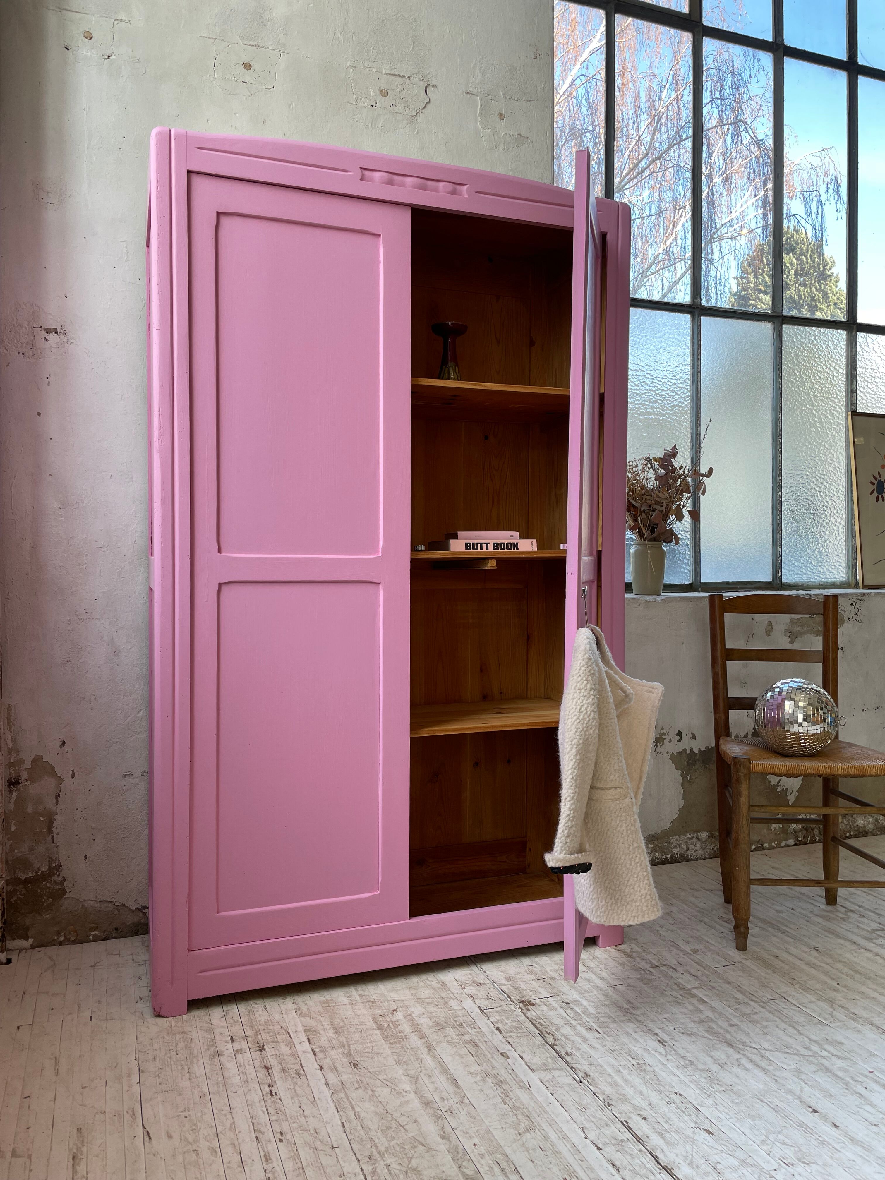 Pink knitted cabinet