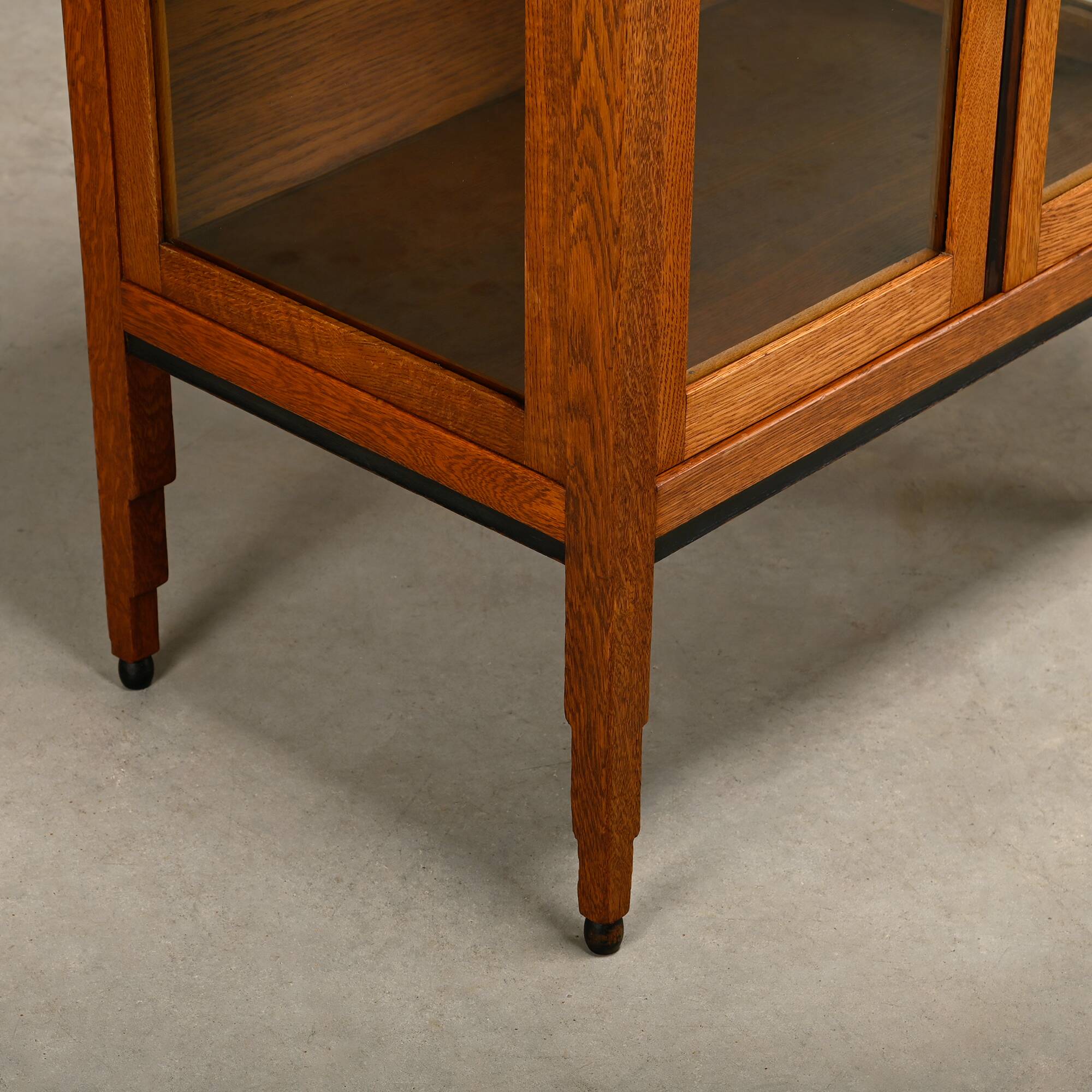 Art Deco Amsterdam School Tea or Display Cabinet in solid oak, Netherlands