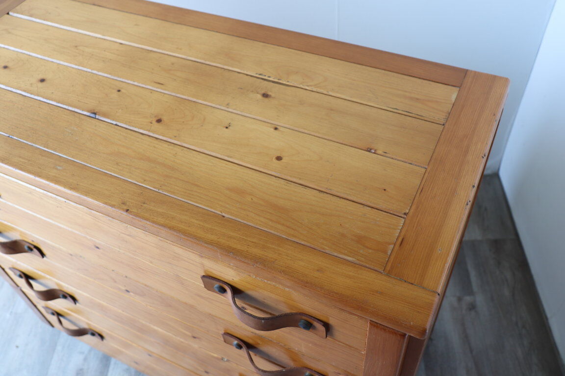 Commode vintage en pin massif et cuir, 1970