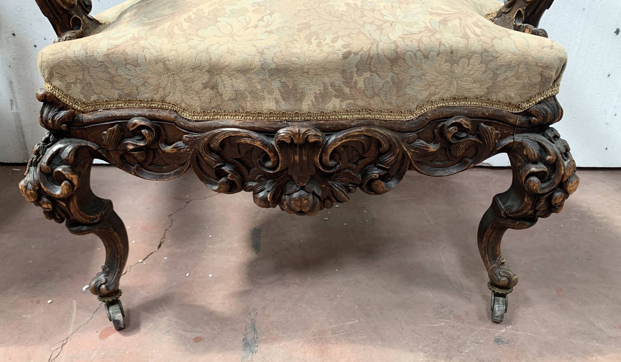 Fauteuil d'apparat richement sculpté Napoléon III