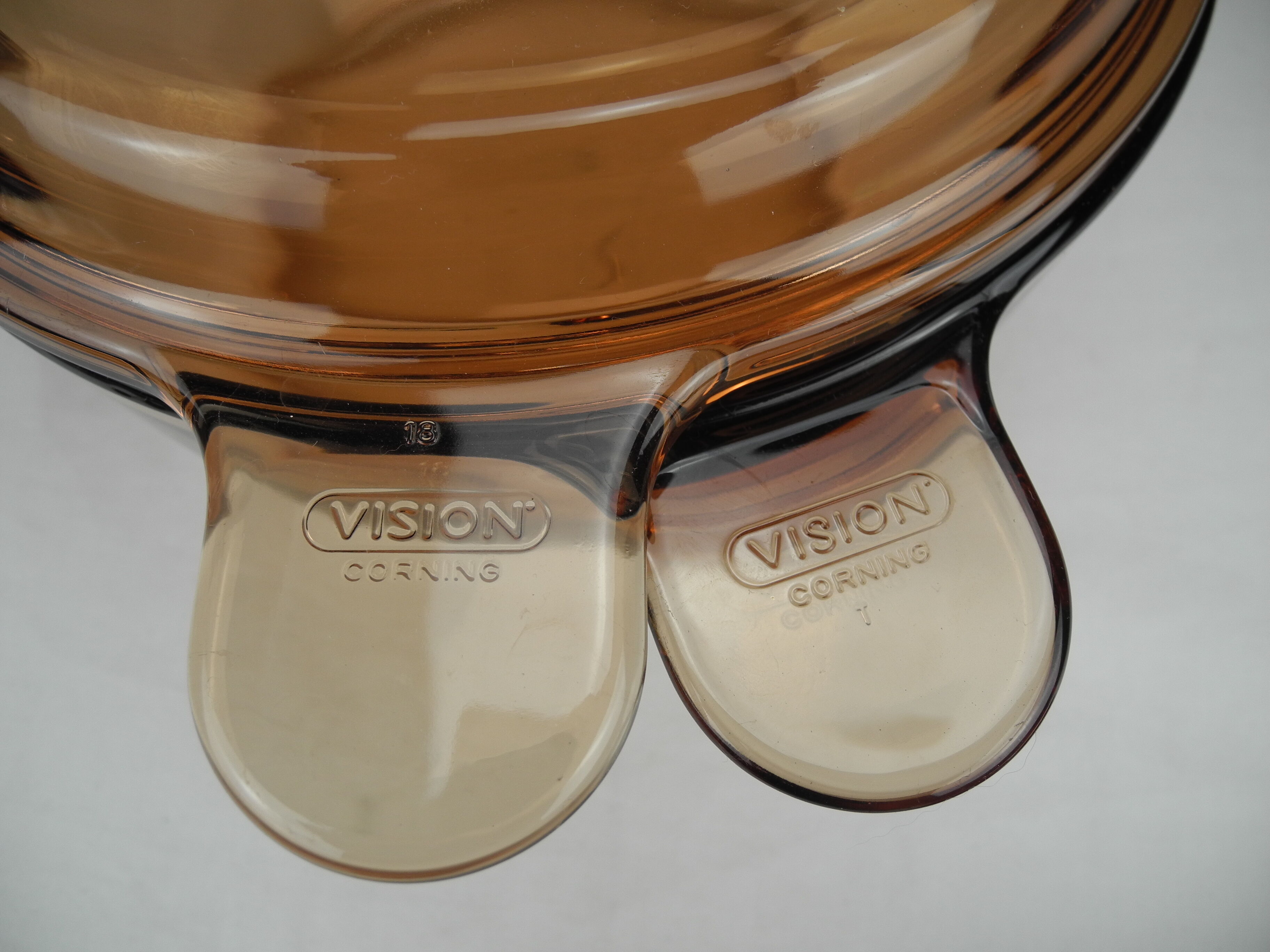 Old amber vision flat casserole dish 2.5l