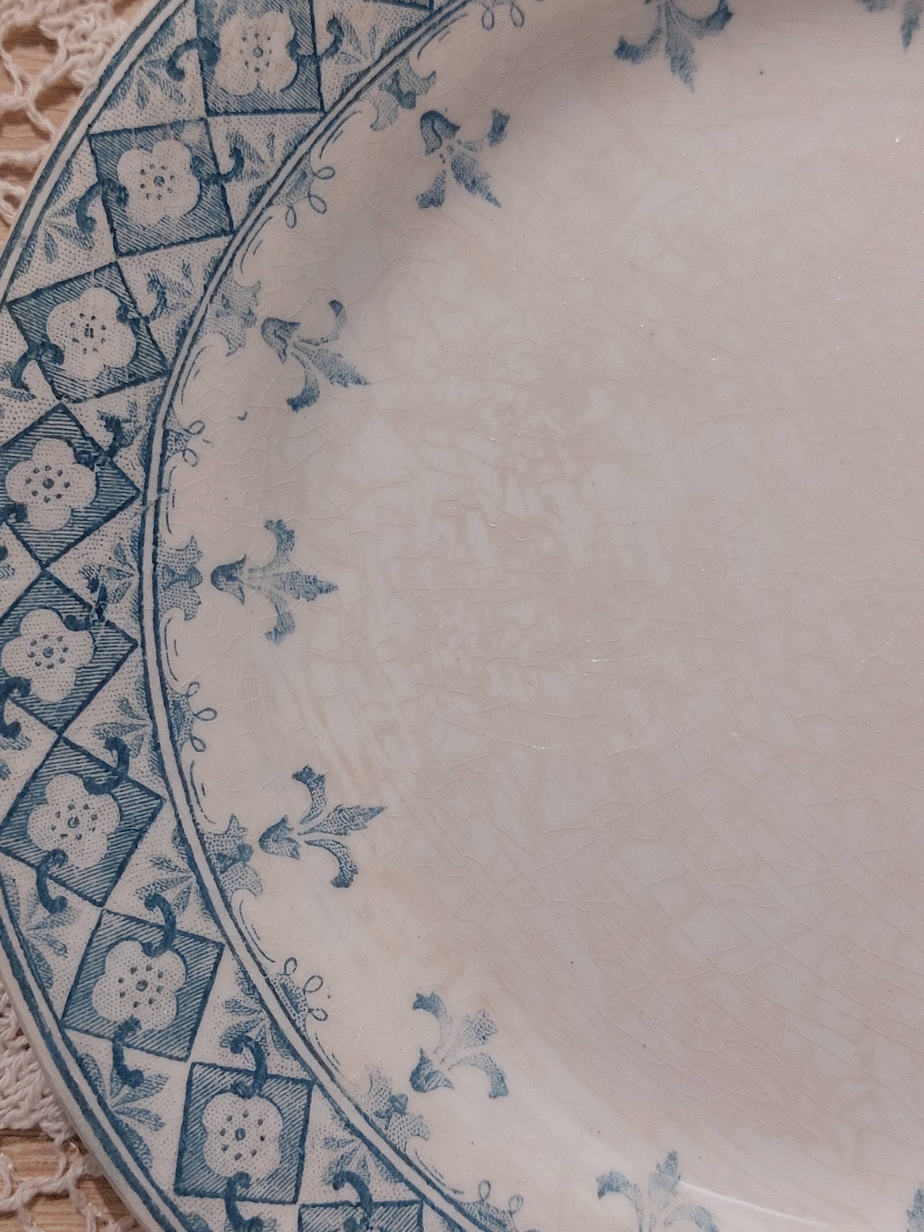 Set of 12 ironstone plates model "Andrée", Creil and Montereau, 23cm