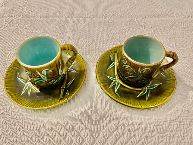 Set de deux tasses et sous tasses en barbotine "bambou" xixème siècle.