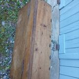 Coffre ancien en bois à clapet