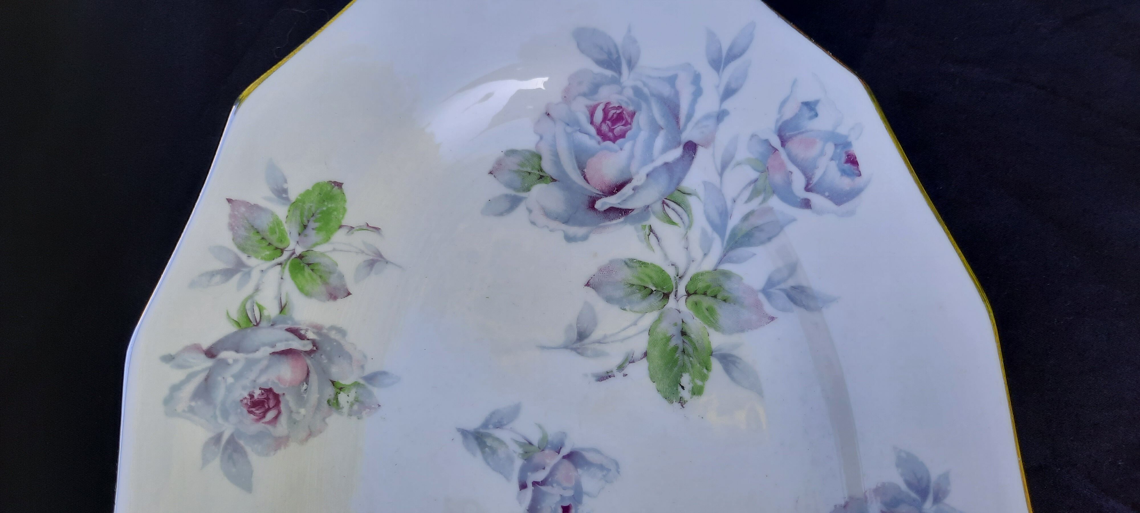 2 porcelain oval dishes