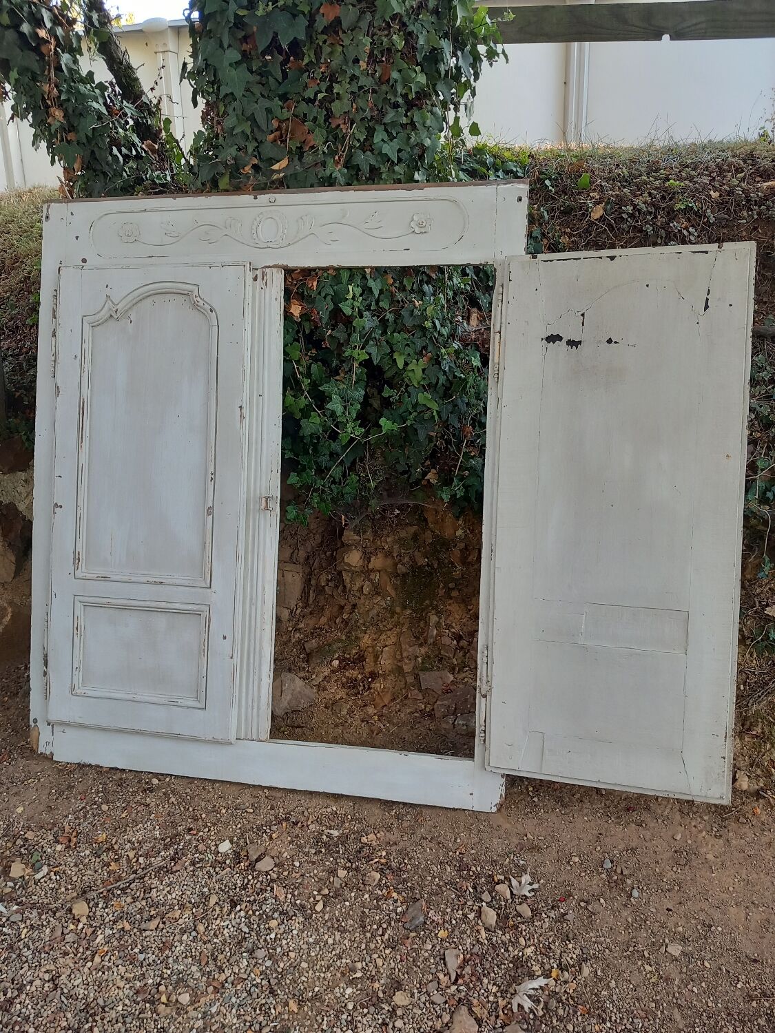 2 portes de placard anciennes en bois avec chassis
