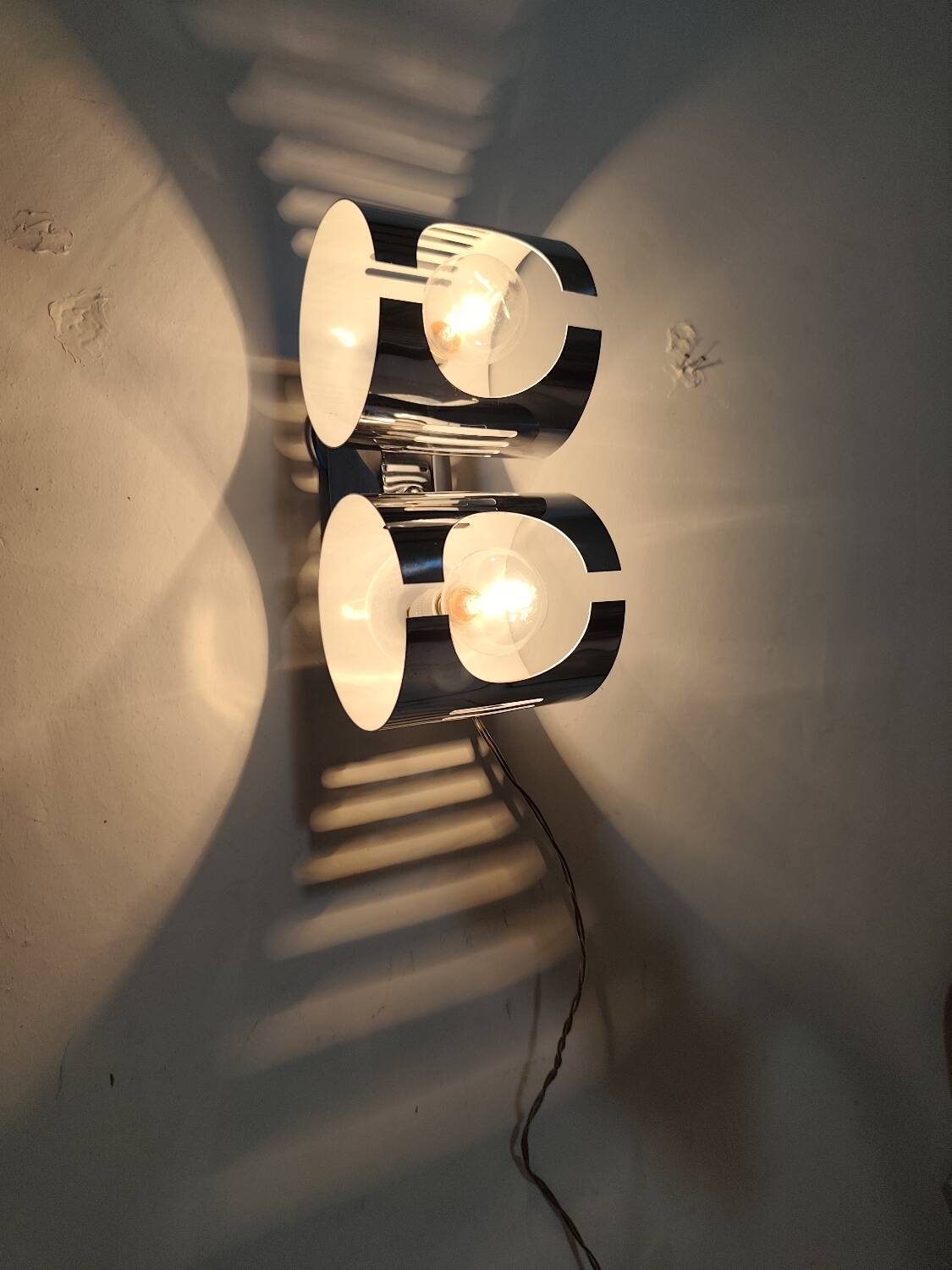 Aplique de pared metálico "Space Age". España, 1970s.