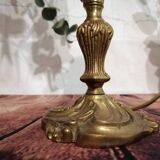 Lampe ancienne sur pieds, globe tulipe en verre moulé