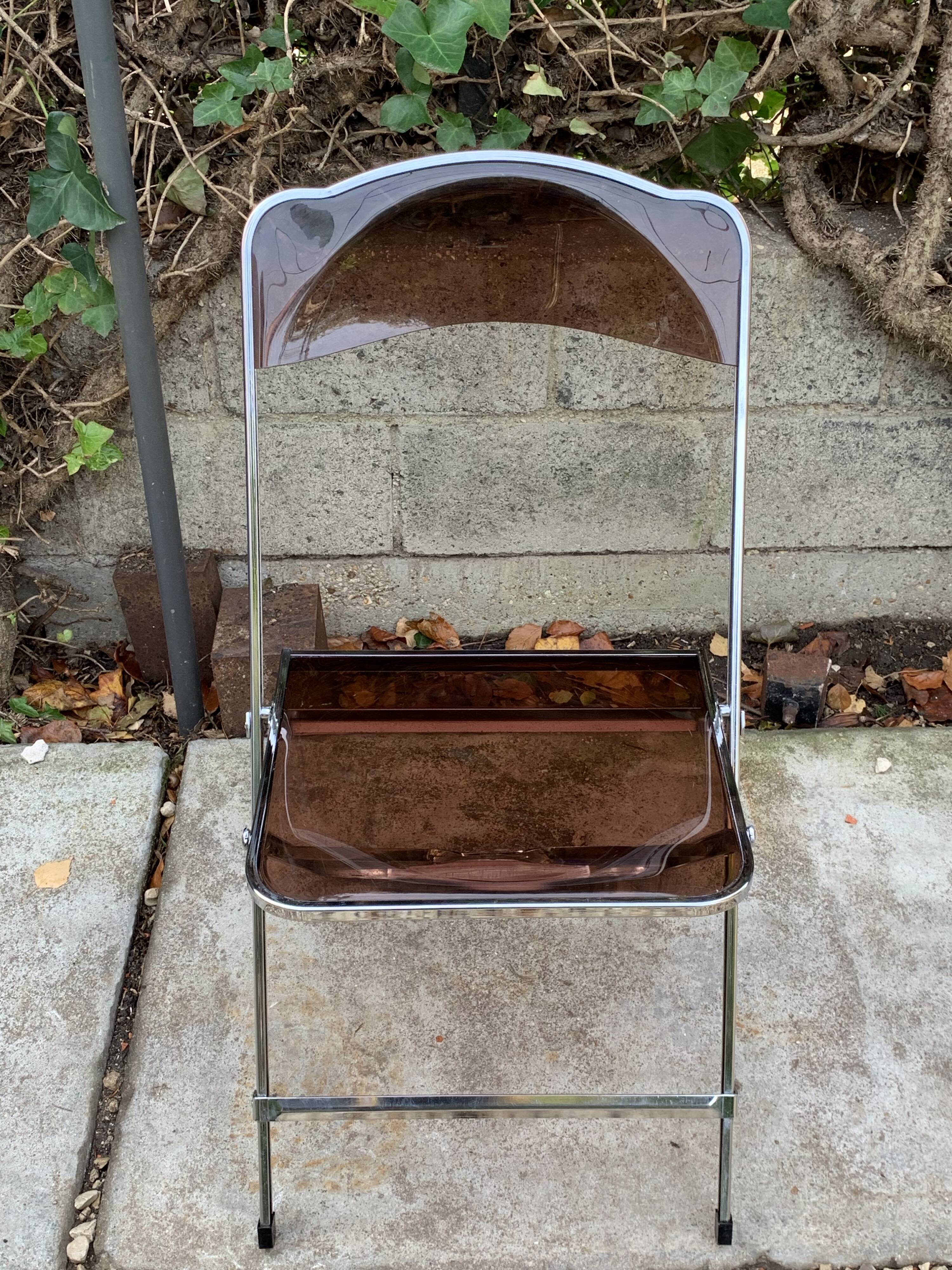 6 chaises pliantes en Plexiglas fumé et métal chrome Chaisor 1970