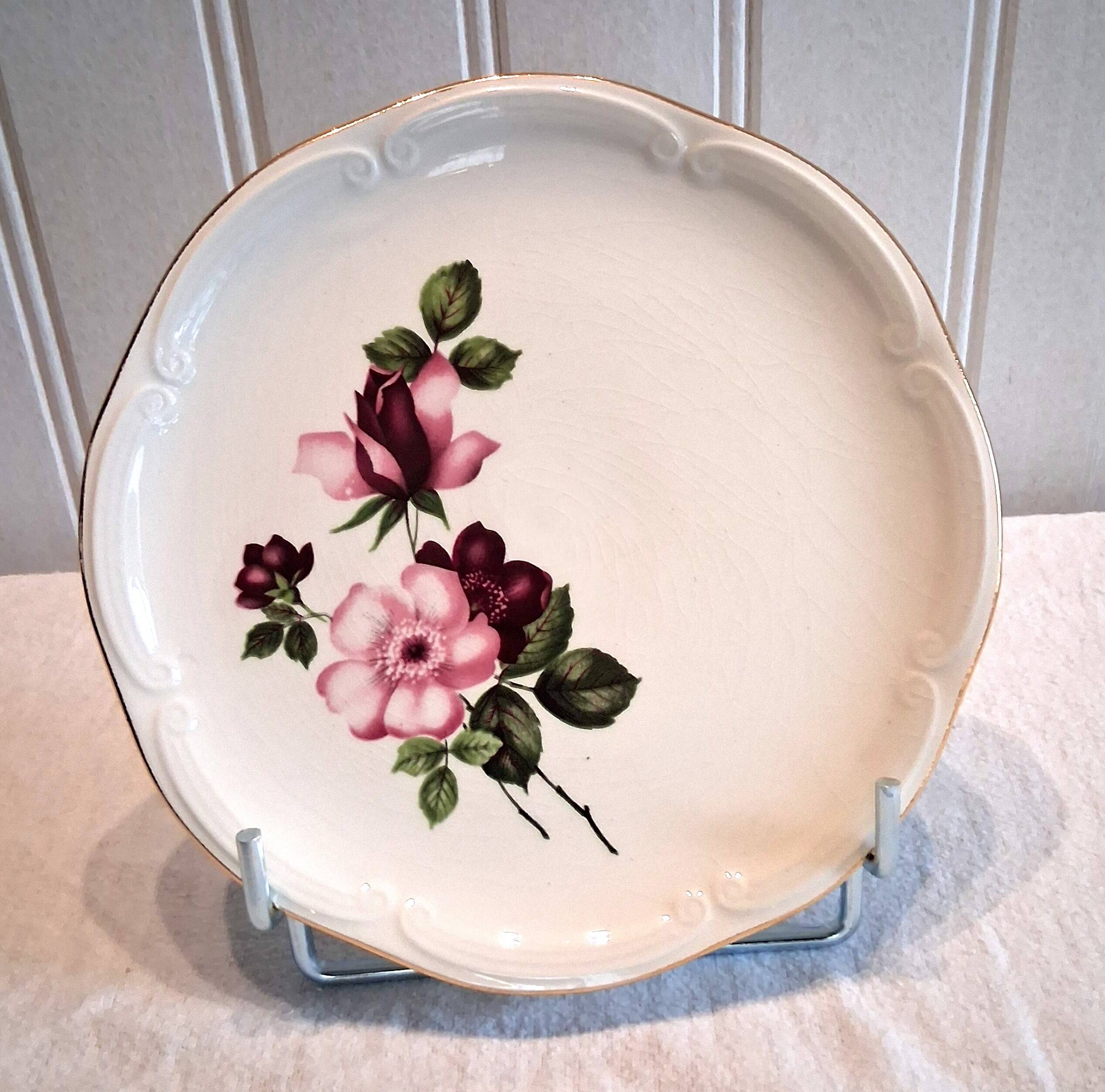 6 dessert plates from Gien model "Chinon" in very good condition.