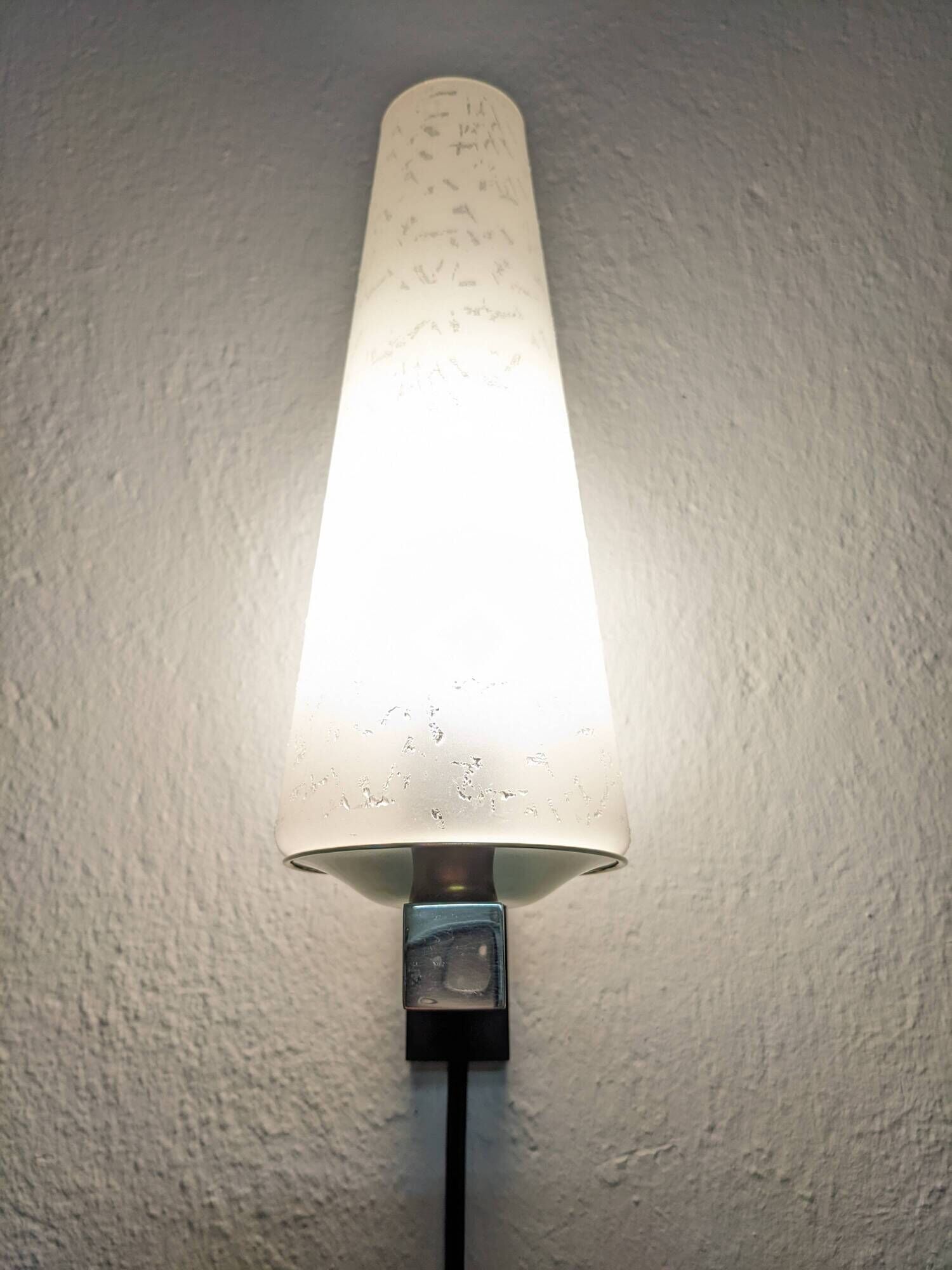 Modernist wall light in glass and brass by Maison Arlus, France circa 1950.