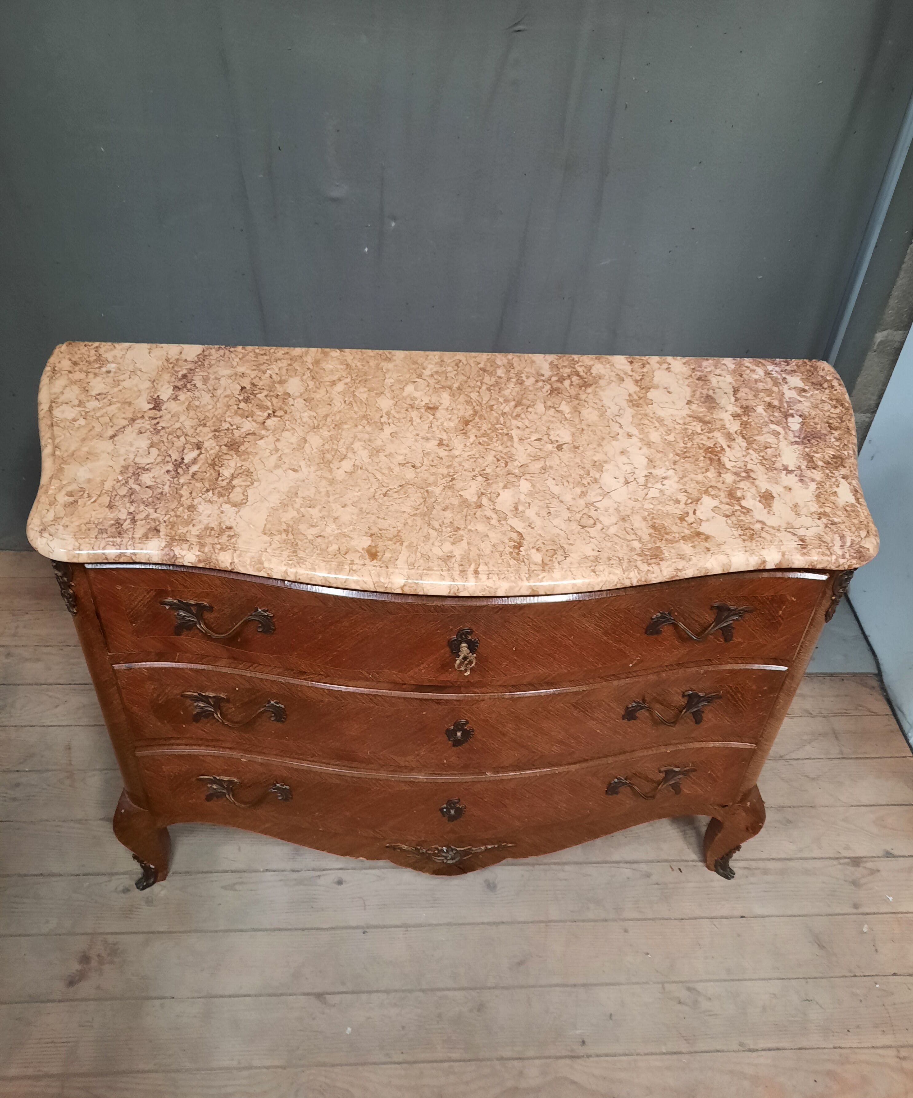 Louis XV style chest of drawers in veneer