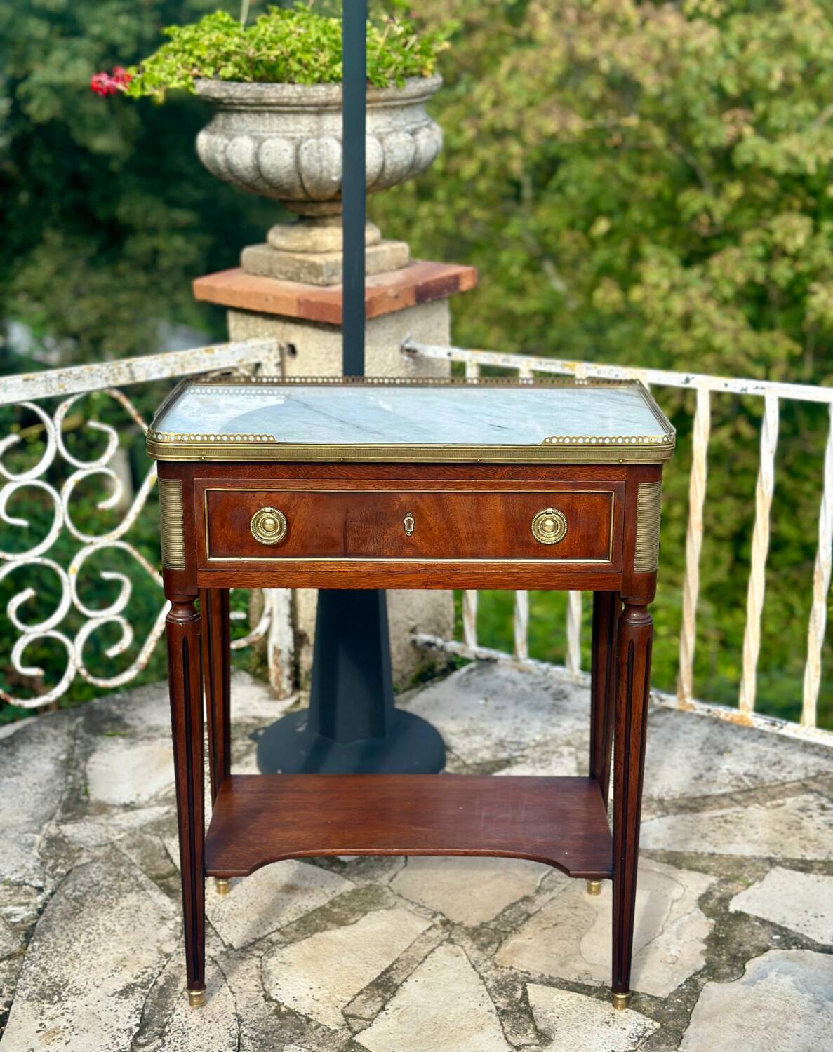 Small console in mahogany and gilded bronze, Louis XVI style. 19th century period.