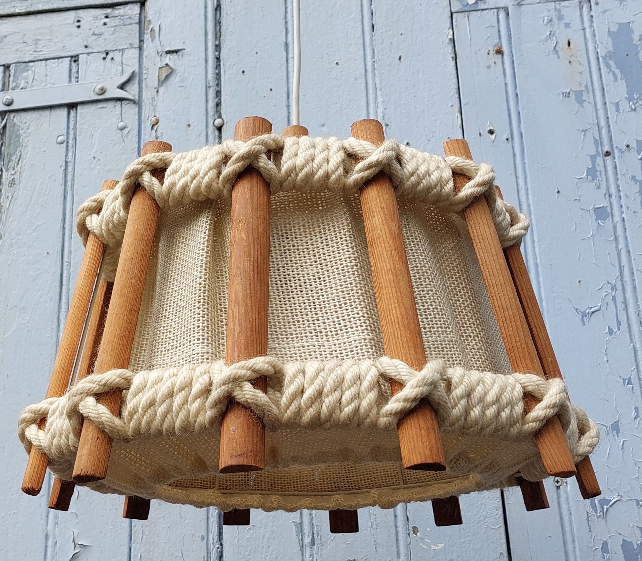 Wooden and rope suspension