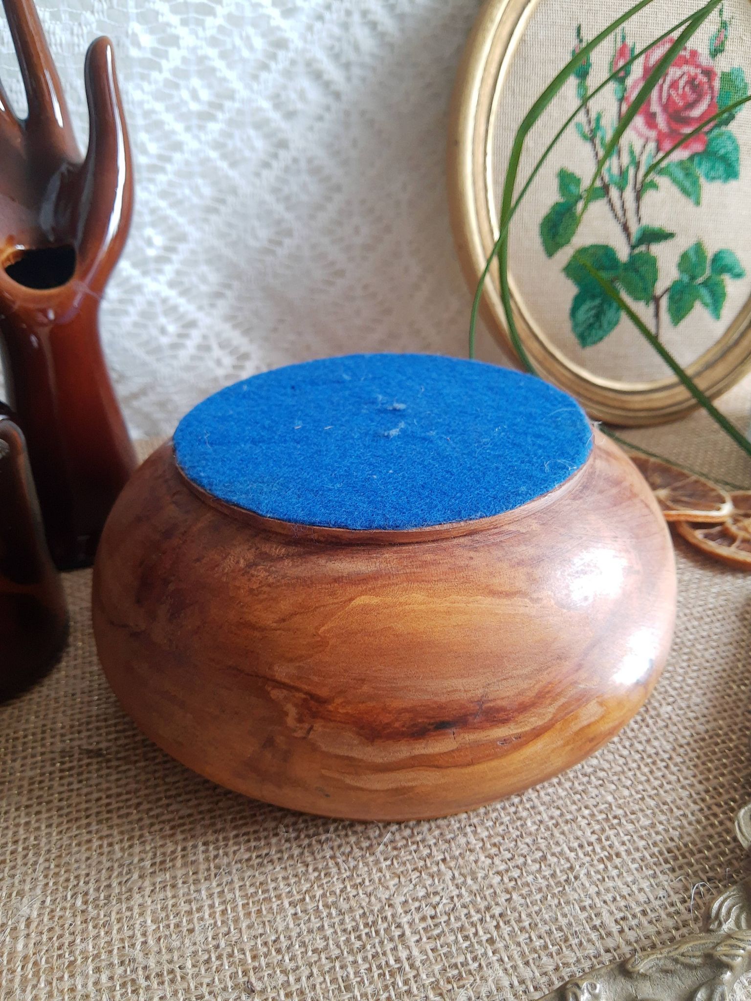 Round box with olive wood lid - vintage