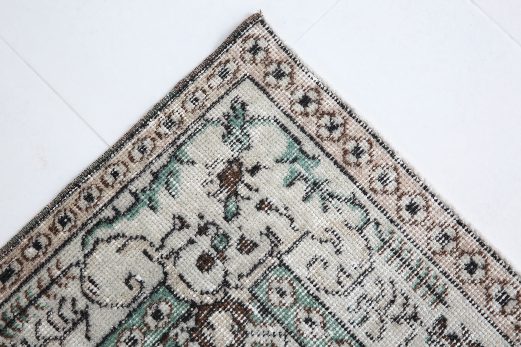 Green carpet rug 212x116cm