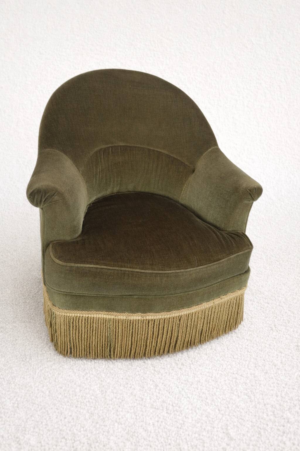 Vintage Art Deco armchair in green fabric with fringes – 1930s/50s