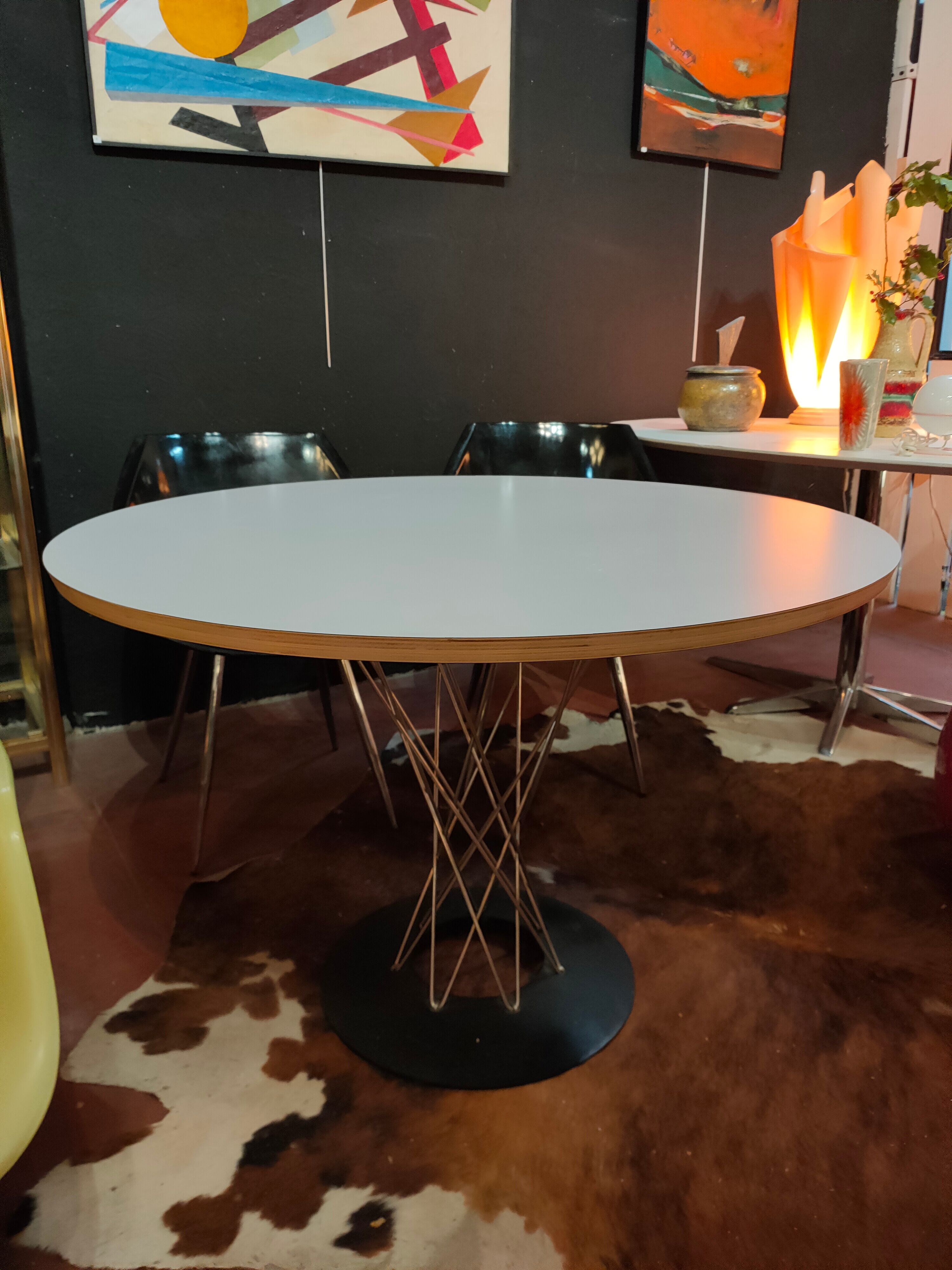 Isamu Noguchi Cyclone table by Knoll, circa 1970s, white laminate top