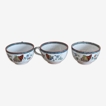 3 tasses en porcelaine anglaise à décor de papillons