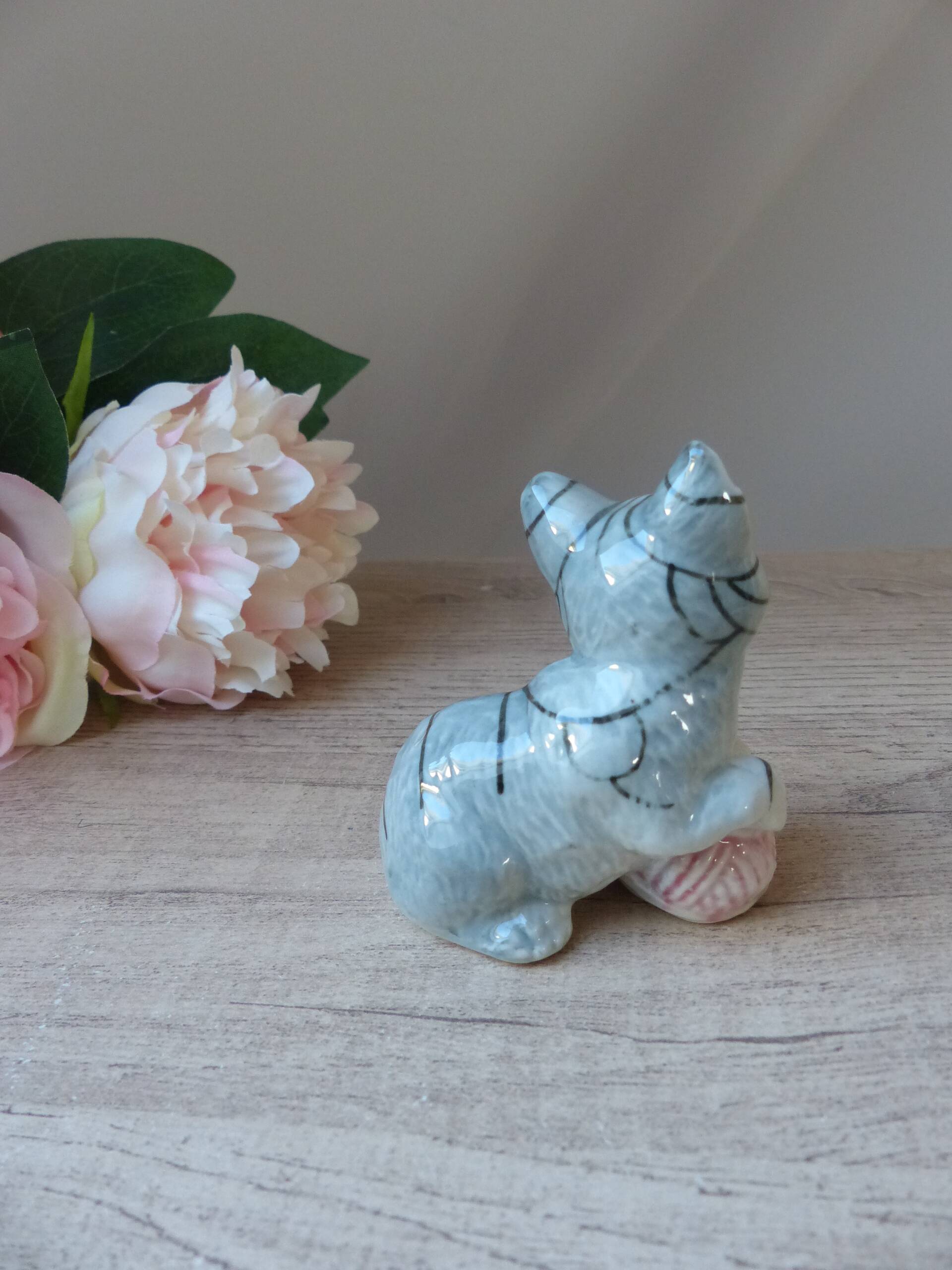 Cute ceramic kitten figurine playing with a ball of yarn vintage collection